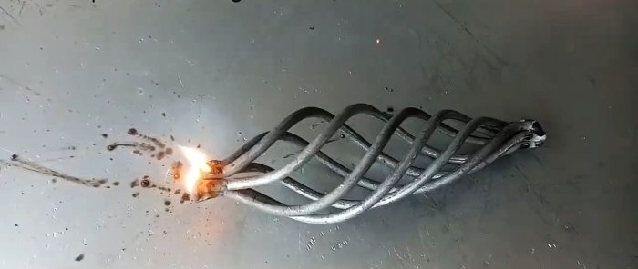 Bir el aleti kullanarak çubuklardan metal bir sepet nasıl yapılır