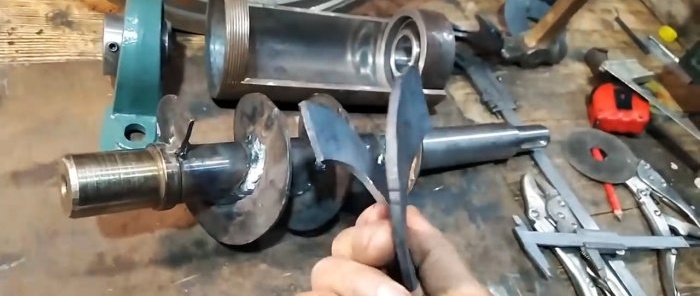 Ako vyrobiť šnekový štiepkovač z dostupných materiálov