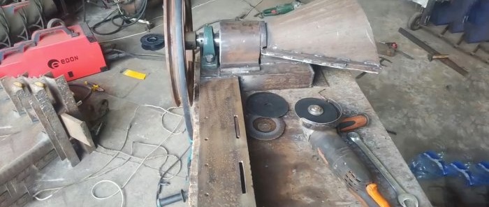 How to make an auger wood chipper from available materials