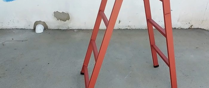 Πώς να κάνετε μια πτυσσόμενη σκάλα πιο αξιόπιστη από μια που αγοράζεται στο κατάστημα