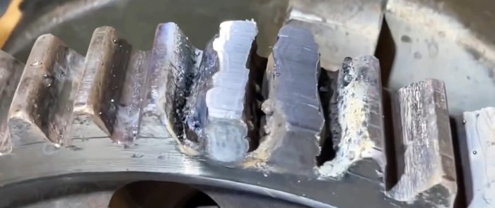 Cómo reparar un engranaje con dientes rotos