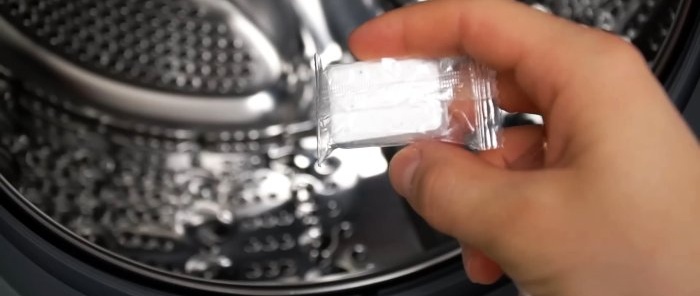 1 tablett tar bort all smuts från tvättmaskinen