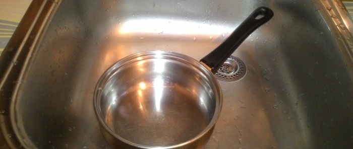 Life hack on how to clean a metal ladle with activated carbon