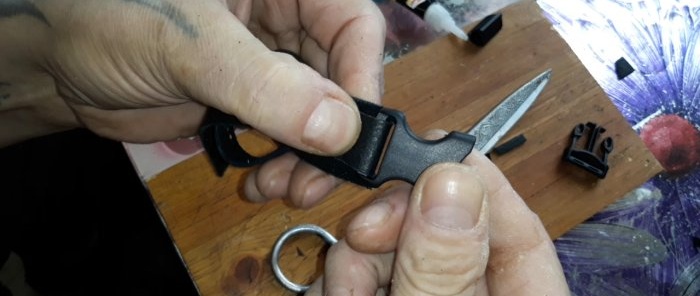 Hvordan lage en hengende lommeknivveske