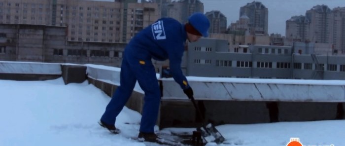 Sửa chữa mái nhà nhanh chóng trong tuyết và mưa