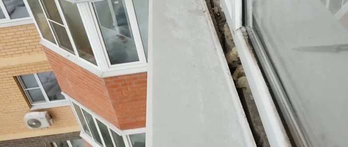 Blasen aus den Fugen der Fensterbank, wie man sie beseitigt und isoliert