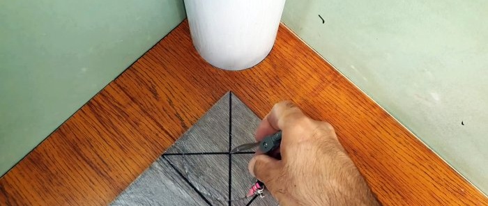 Jak idealnie otoczyć rurę dywanem lub linoleum
