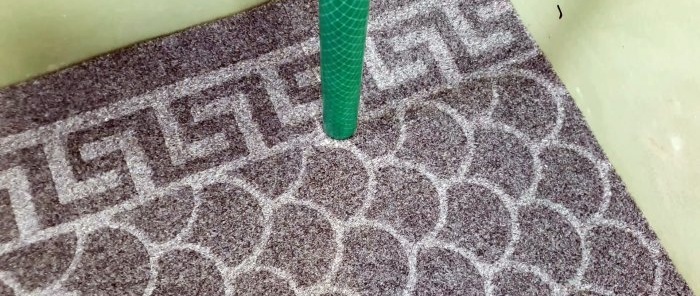Como cercar idealmente um tubo com carpete ou linóleo