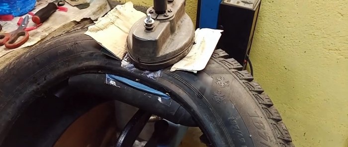 Cum să reparați deteriorarea laterală a unei anvelope fără a cheltui mult timp și bani