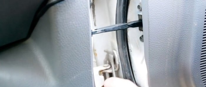 Comment soulever une porte affaissée sur n'importe quelle voiture