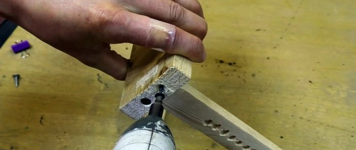 איך להכין את משחיז העץ הפשוט ביותר להשחזה מדויקת של סכינים