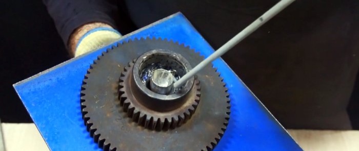 Wie man aus verfügbaren Materialien eine Winde herstellt