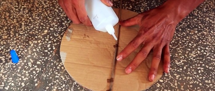 How to make a mouse trap from a plastic bucket