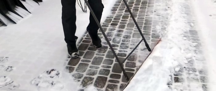 How to make a practical and convenient snow scraper from available materials