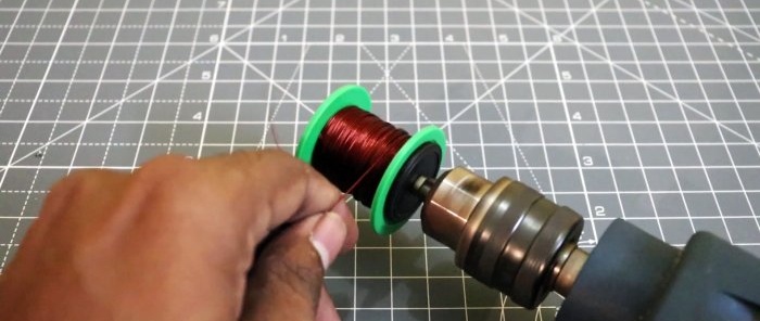 How to make an Eternal Flashlight without batteries