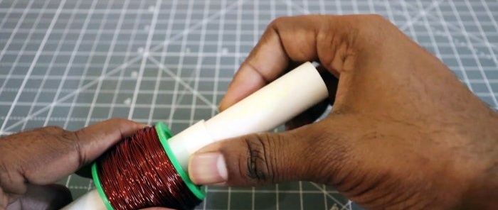 Jak vyrobit věčnou svítilnu bez baterií