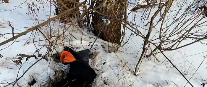 No winch Lifehack How to pull out a stuck vehicle using two pipes and a rope