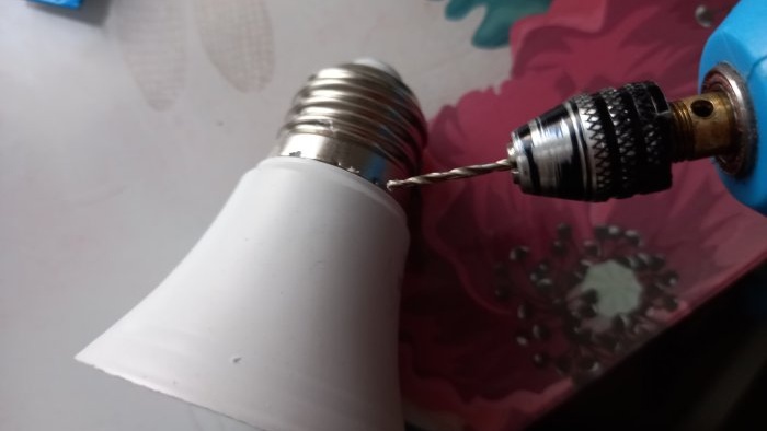 Hogyan készítsünk aljzatot szobai lámpához 220 V-os távirányítóval
