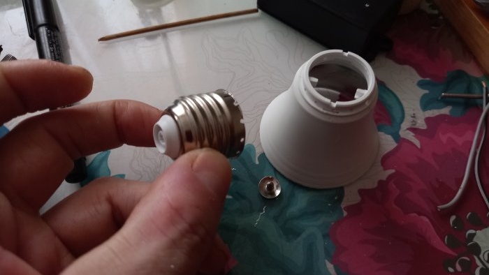 Kā uztaisīt ligzdu istabas lampai ar 220V tālvadības pulti