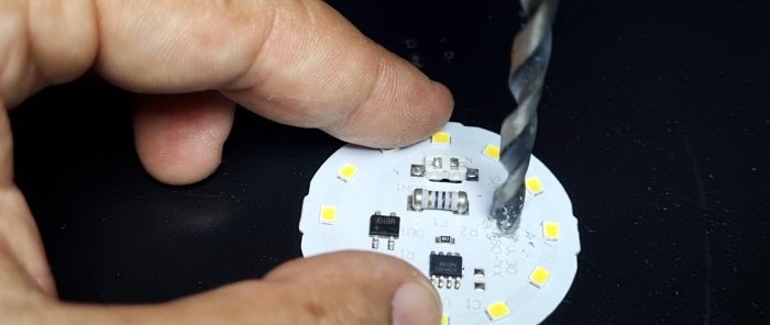 Como fazer uma lâmpada LED automática a partir de uma lâmpada comum