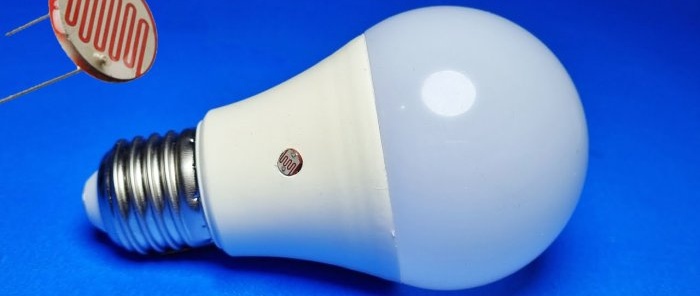 Paano gumawa ng isang awtomatikong LED lamp mula sa isang ordinaryong