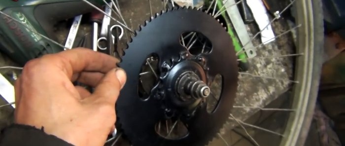 Cómo hacer una moto a partir del motor de un cortacésped