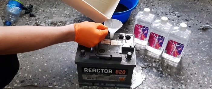 Com restaurar una bateria amb bicarbonat de sodi