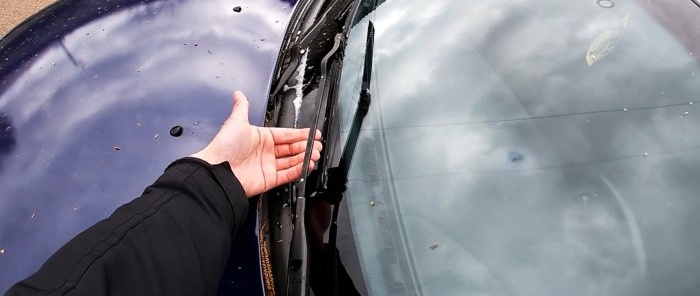 I tergicristalli dell'auto scricchiolano e non puliscono bene: due opzioni per risolvere il problema.