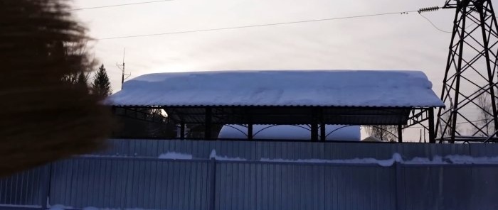איך לפנות שלג מגג גבוה עם חבל רגיל בלבד