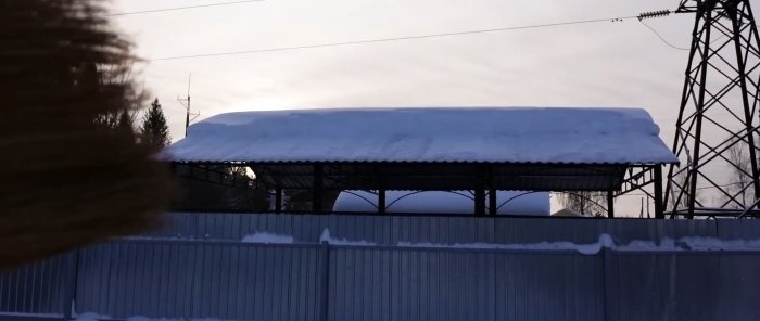 Como limpar a neve de um telhado alto apenas com uma corda comum