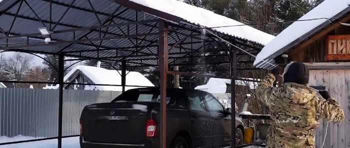 Cómo quitar la nieve de un techo alto solo con una cuerda normal