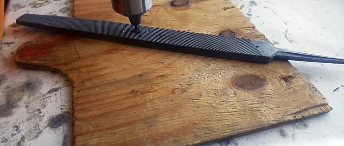 Com perforar un forat de petit diàmetre en acer endurit