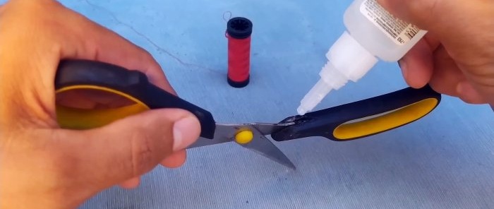 Come riparare il manico di una forbice rotto