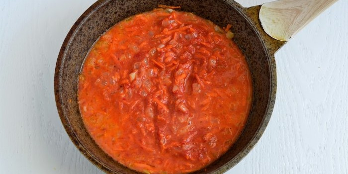 Capelan à la sauce tomate