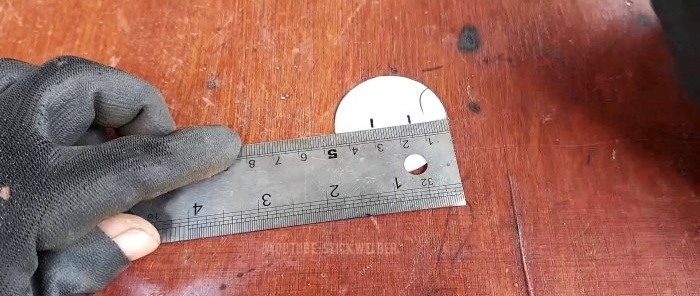 Come tagliare perfettamente un tubo ad angolo retto