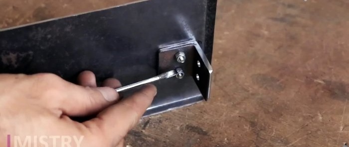 Πώς να φτιάξετε ένα δισκοπρίονο χειρός από μύλο χρησιμοποιώντας απλά και οικονομικά υλικά