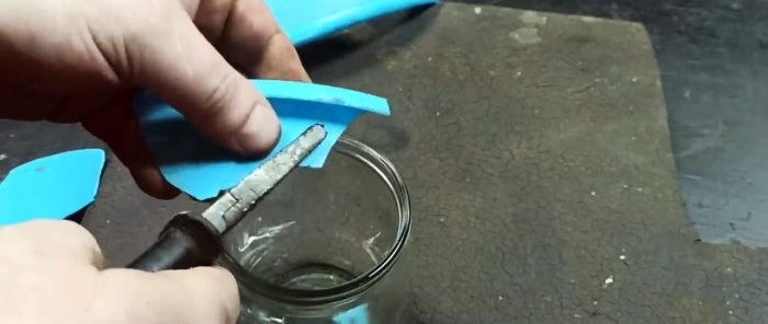 Cách làm nhựa lỏng để dán hoặc bảo vệ gỗ, kim loại