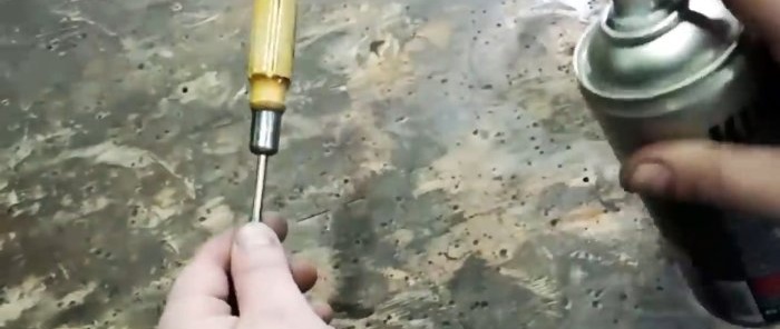 Cómo recubrir un objeto no metálico con cobre en casa