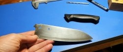 Sertleştirilmiş çelikten yapılmış bir bıçak bıçağı nasıl ve neyle kolayca delinir