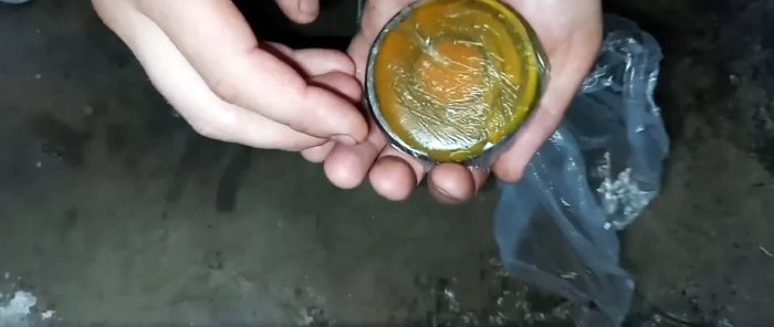 How to easily lubricate a sealed bearing