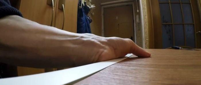 Hogyan frissítsünk egy régi ajtót laminált anyaggal, és spóroljunk a cserén