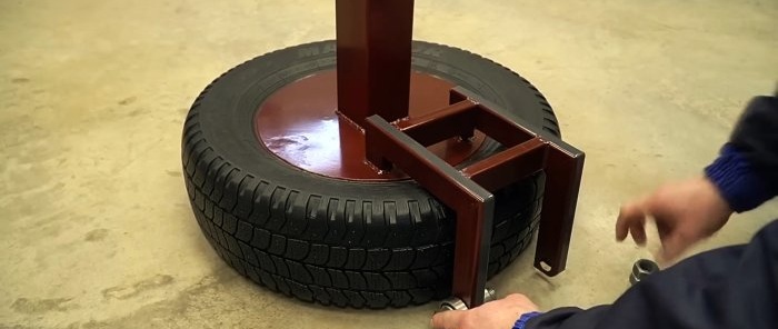 Skvelý nápad na mobilný zverák vyrobený zo starej automobilovej pneumatiky
