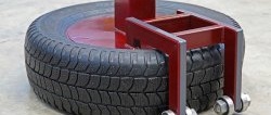 Great idea from an old car tire: a mobile vise