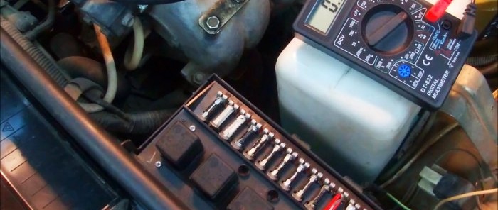Hogyan lehet könnyen megtalálni az áramszivárgás okát az autóban, és kijavítani