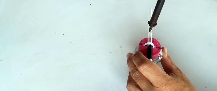 Hoe maak je een mini-verfpistool van een balpen