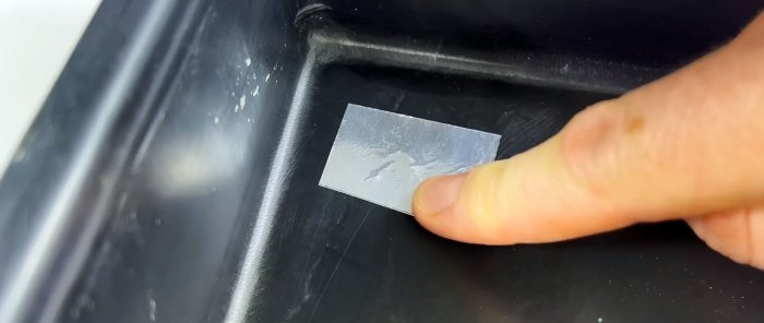 Una forma original de arreglar plástico roto