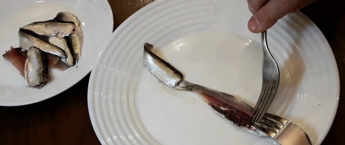 Quickly cut sprat without touching it with your hands