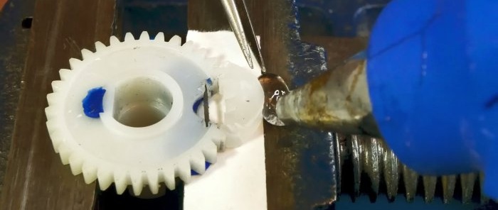 How to reliably repair broken plastic gear teeth