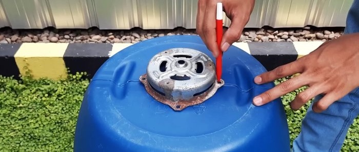 Как да си направим ръчна бетонобъркачка от пластмасов варел
