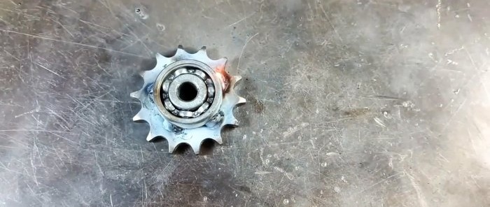 How to make a mini hand drill from a pair of gears